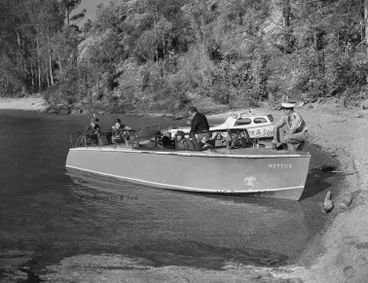 Image: Launches Metor and Clermont on Wakatipu beach (PB0704/10)
