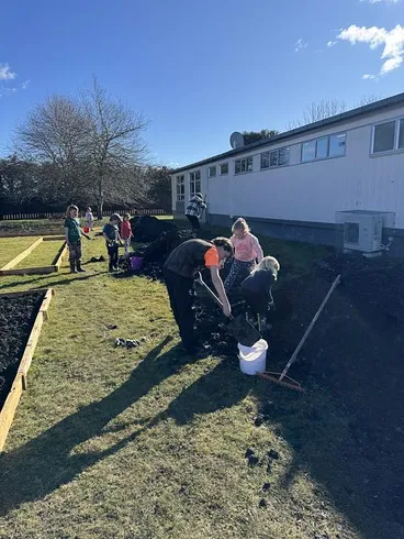 Image: Filling up the gardens