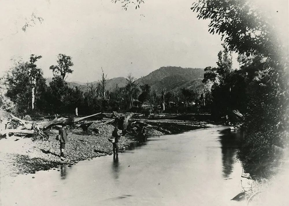 Fishermen in Te Awa Kairangi / Hutt River near Upper Hutt, 1800s.