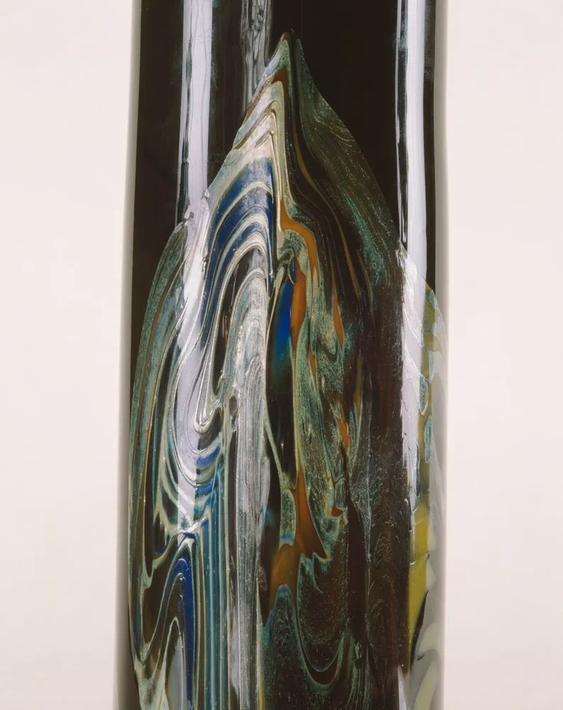 Craft New Zealand: Tony Kuepfer. Blown glass vase