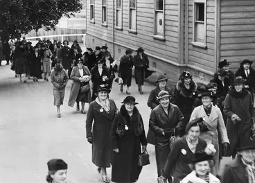 Image: Members of the Women's division of the New Zealand Farmers' Union on their way to Parliament House