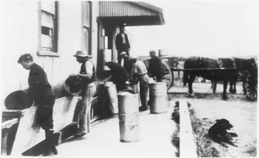 Image: Washing cans at Glaxo factory, 1907