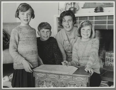 [Belinda, Peter, Louise and Sarah Hillary]