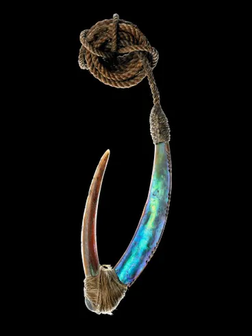 Image: Pā kahawai (trolling lure)
