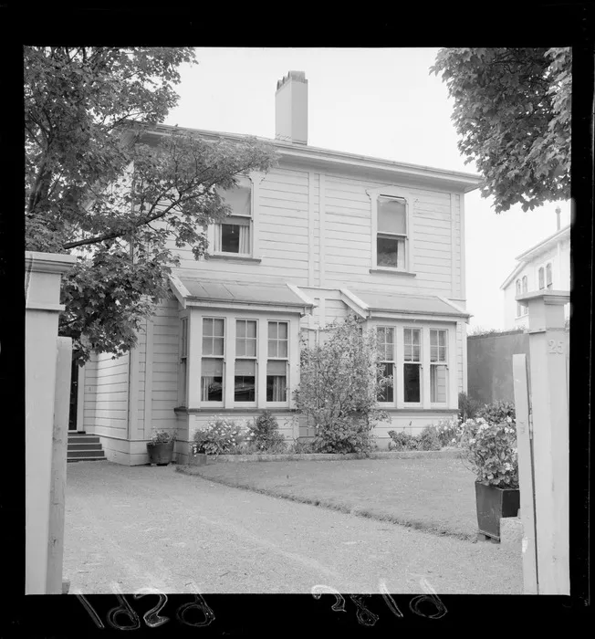 Exterior view of the house where Katherine Mansfield was born and raised, Tinakori Road, Wellington City