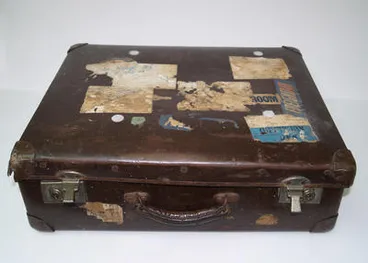 suitcase Image: suitcase