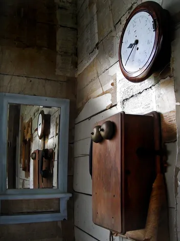 Image: The Place Where a Mirror Found Joy in Reflecting a Phone’s Uselessness, And a Time That Had Given Up On Them Both