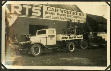 Image: Chevrolet tow truck