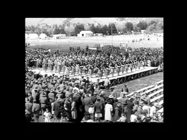 Image: Weekly Review No. 112 (1943)