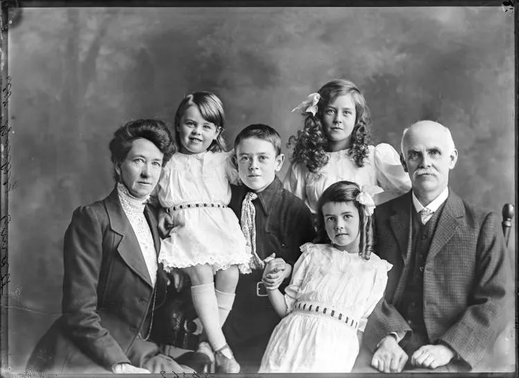 Gailey family group, 1911