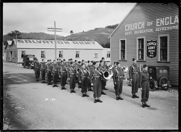 Image: Brass band at Trentham Military Camp