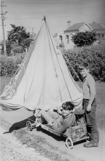 Image: 'Land yacht', Ōtāhuhu, 1967