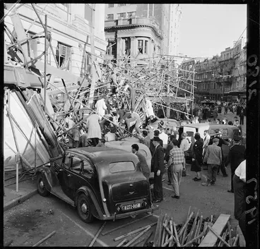 Image: Scaffolding accident at D.I.C. department store, Lambton Quay, Wellington