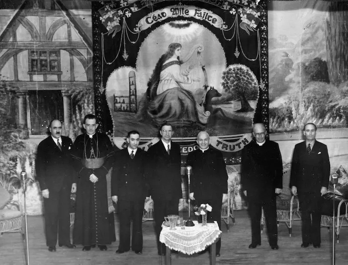 Kelly, Dan :Eamonn De Valera at St Francis Hall, Willis Street, Wellington