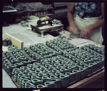 Image: Transparency - Handle manufacturing