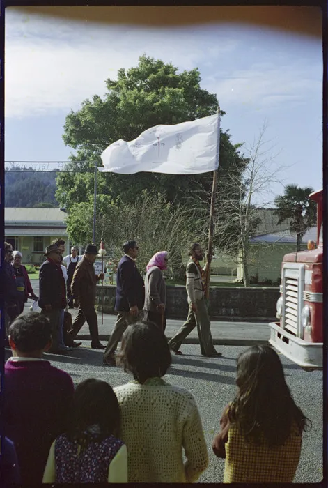 Cyril Tainui Chapman carrying the pou whenua, with Whina Cooper and others