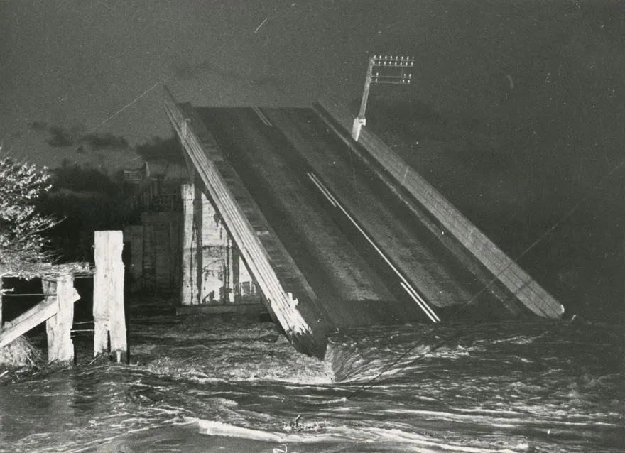 Collapsed Bulls bridge