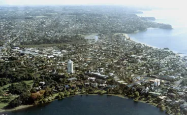 Image: Aerial view of Milford and Castor Bay.