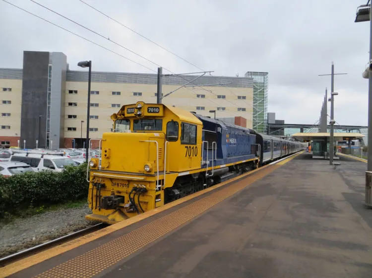 Train at Henderson railway station, 2012