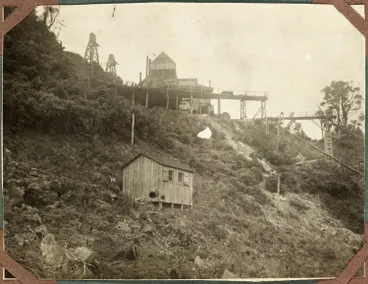 Image: Nihotupu Dam, office and bins, 1921