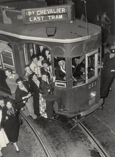Last tram to Point Chevalier, 1956 Image: Last tram to Point Chevalier, 1956