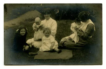 Image: Postcard: Lovell-Smith family group at Westcote 1912.