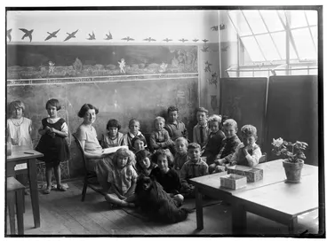 Image: Primary school reading lesson