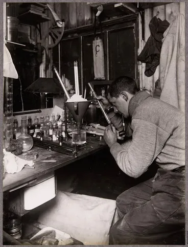 Image: Photograph: Testing Thermometers, 14 July 1911