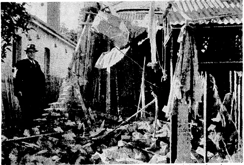A direct hit by a shell destroyed the kitchen and laundry of this Lastetn buburbs home when a Japanese submarine bombarded Sydney. (Evening Post, 12 June 1942)
