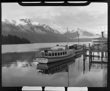 Image: Tourist vessels Kelvin and Earnslaw at wharf, Queenstown