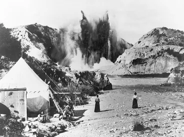 Image: Waimangu Geyser