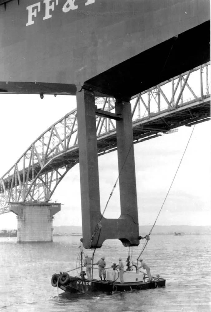 Securing the rocker arms, 1967