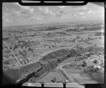 Image: Leamington, Cambridge, Waikato region, including a bridge over the Waikato River