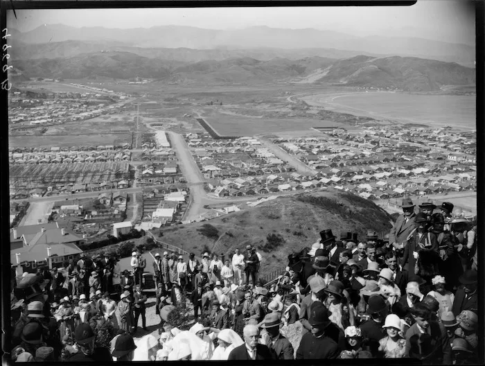 Opening of the new Truby King Karitane Home, Melrose Wellington, view of crowd and Lyall Bay