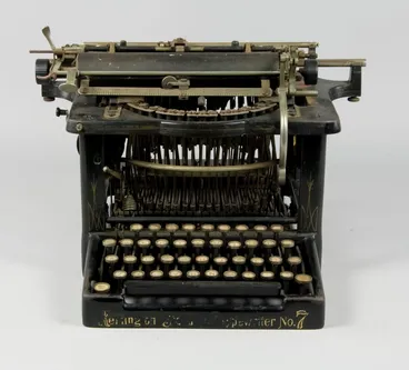 Image: Typewriter - Remington Standard No. 7