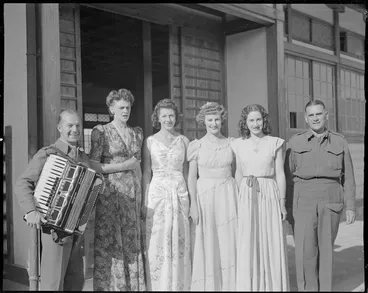 Image: Members of the New Zealand Concert Party in Mizuba, Japan