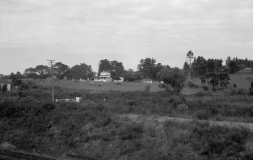 Image: Old house behind Swanson railway station.
