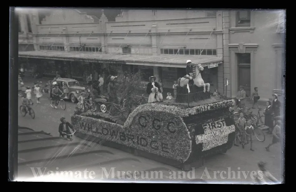 Willowbridge Country Girls' Club float in parade