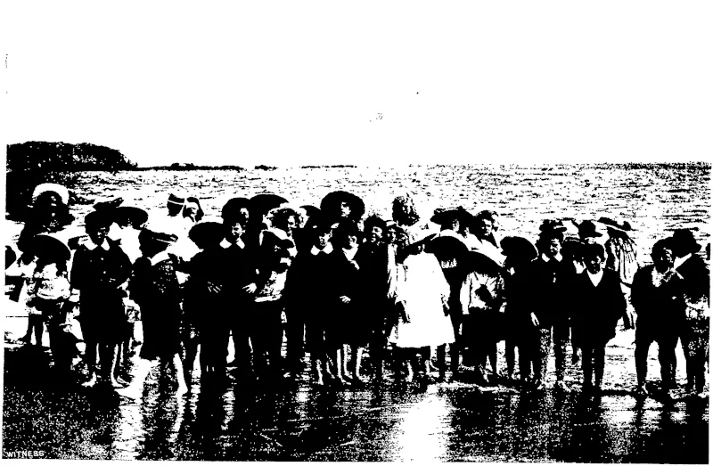 SOUTHLAND EARLY SETTLERS' PICNIC AT THE OCEAN BEACH BLUFF. GROUP OF CHILDREN READY <Photoa by Phillips Bros.) TOR A PADDLE IN IHE WAVES (Otago Witness, 19 February 1908)