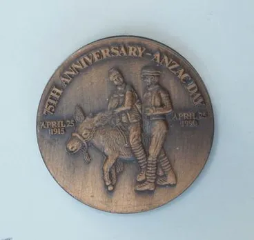 Image: badge, commemorative