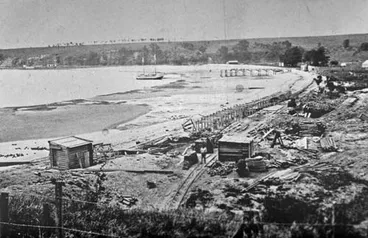 Image: Sewer under construction, Ōkahu Bay, 1910