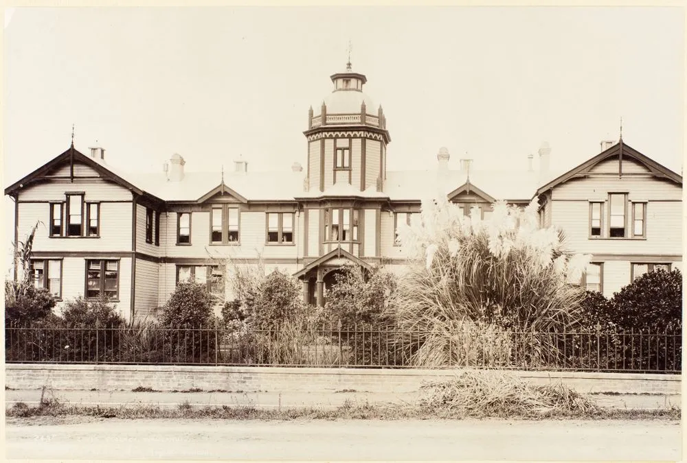 Girls College, Wanganui River