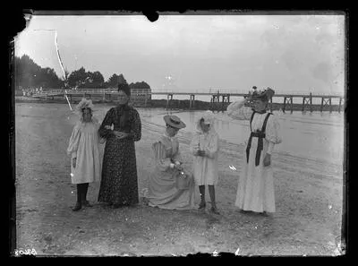 [Women and children on Kohimarama Beach]