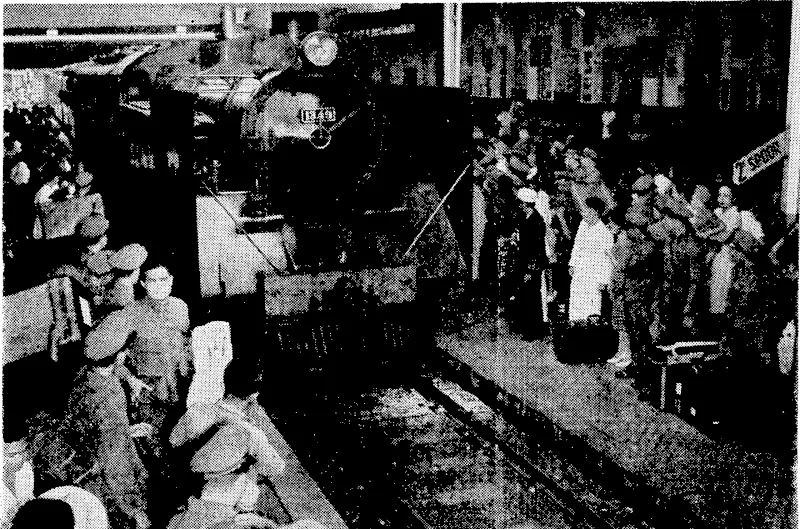 Mobilisation of the Netherlands Indies army on the outbreak of ivar with Japan. Departure of the troops from Batavia railway sta'ion. (Evening Post, 30 December 1941)