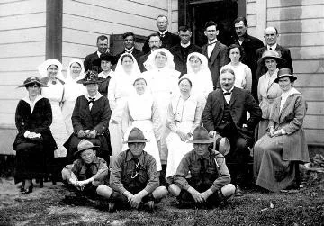 Group outside the Emergency Hospital in the Eketahuna Technical School during the influenze epidemic