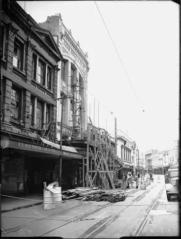 Image: Earthquake damage in Manners Street Wellington