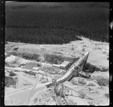 Image: Whakamaru hydro-electric power station, Waikato River