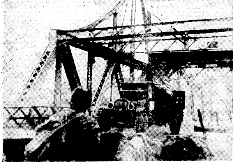 Scenes of,street fighting at Tientsin. The Bridge^ is seen above, guarded, by Japanese troops; fop right, an exciting ■ moment in the fierce street fighting which took place on August 30. (Evening Post, 22 September 1937)