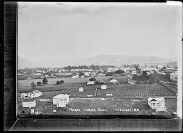 Image: Paeroa, looking East, ca 1918 - Photograph taken by Fred. E Flatt