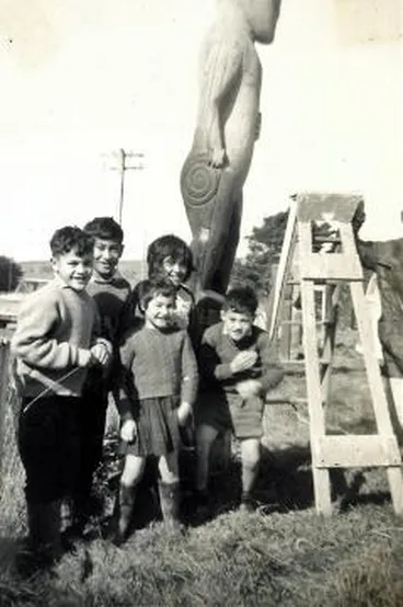 Image: Group of Maori children at Papawai marae
